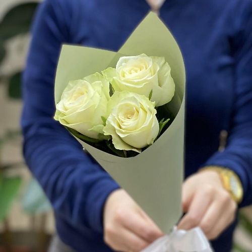 КОЛИБРИ ЦВЕТОЧНЫЙ САЛОН 3 белые розы50 см